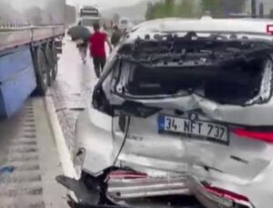 Kastamonu’da Feci Kaza: 1 &Ouml;l&uuml;, 6 Yaralı, Ara&ccedil;lar Hurdaya D&ouml;nd&uuml;