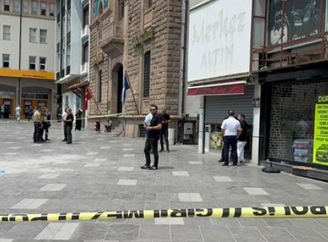Konya&rsquo;da Kuyumcuda Silahlı Kavga: Bor&ccedil; Tartışması Kanlı Bitti