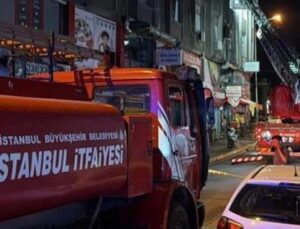 K&uuml;&ccedil;&uuml;k&ccedil;ekmece’de Yangın Alarmı: D&ouml;rt İş Yeri K&uuml;ller İ&ccedil;inde Kaldı!