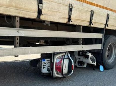 Motosikletli Gen&ccedil;, Kamyonet Altında 7 G&uuml;n S&uuml;ren M&uuml;cadelesini Kaybetti
