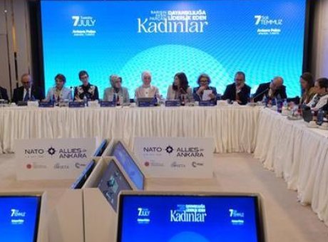 NATO Zirvesi’nde Kadın G&uuml;c&uuml;: “Barış İ&ccedil;in &Uuml;&ccedil; Temel Değişim Şart!”