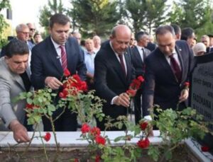 &Ouml;mer Halisdemir: 15 Temmuz’un Kahramanının Anısına Y&uuml;zlerce Kişi Toplandı