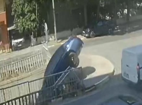 Pendik&rsquo;te Şok Edici Kaza: Otomobil Dereye U&ccedil;tu, S&uuml;r&uuml;c&uuml; Yaralı