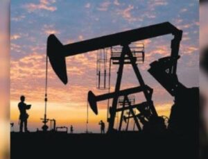 Petrol Piyasalarında Şok Dalgalanma: ABD-Iran &Ccedil;atışması Fiyatları Tırmandırıyor