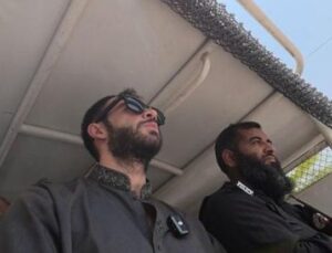 Savaşın ve Renklerin Ortasında: Peşaver ve Port Antonio’nun Gizemli D&uuml;nyaları