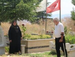 Şehit Evladının Yanında: Aile, Hayatlarını Değiştirip Kabri Yanına Taşındı