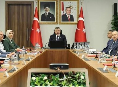 Siber Su&ccedil;larla M&uuml;cadelede Yeni Stratejiler: Bakan &Ccedil;ift&ccedil;i’den Kritik Toplantı