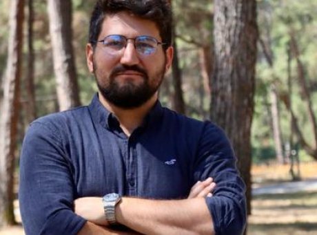 Tankların &Ouml;n&uuml;nde Duran Adam: 20 Şarapnel Par&ccedil;asıyla Hayata Tutunuyor