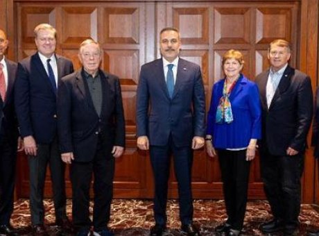 T&uuml;rkiye ve ABD İlişkilerinde Tarihi An: Dışişleri Bakanı Fidan, Senat&ouml;rlerle Bir Araya Geldi