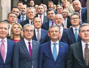 T&uuml;rkiye’de Tarihi Değişim: CHP’den Yeni Parti &Ccedil;ıkışı!
