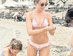 &Uuml;nl&uuml; İsimlerin &Ccedil;eşme&rsquo;deki Sıcak G&uuml;nleri: Plajda Neler Oldu?