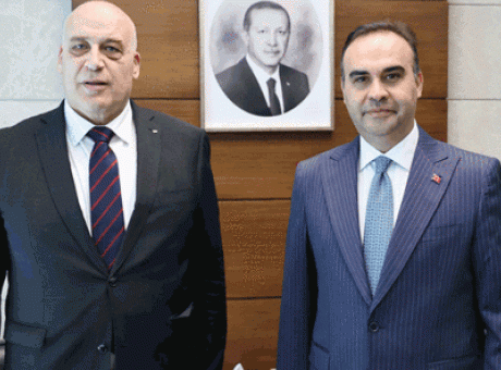 Yatırım D&uuml;nyasına Y&ouml;n Veren Zirve: Bakan Kacır, 7 &Uuml;lkenin B&uuml;y&uuml;kel&ccedil;ileriyle G&ouml;r&uuml;şt&uuml;