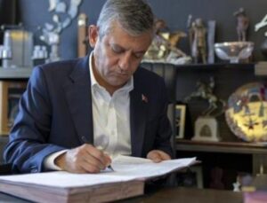 Yeni Partinin Kadrosu Şaşırttı: İşte Tarihi İsimler ve G&ouml;rev Dağılımı