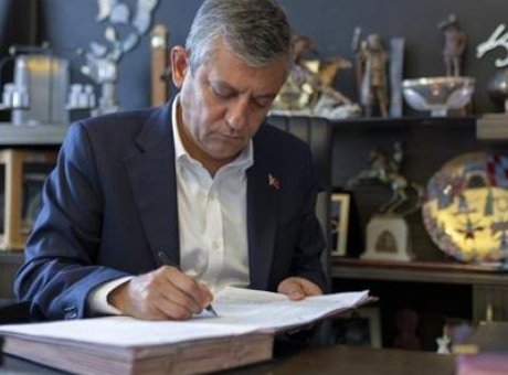 Yeni Partinin Kadrosu Şaşırttı: İşte Tarihi İsimler ve G&ouml;rev Dağılımı