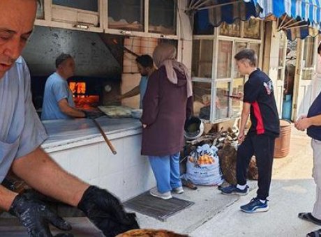 107 Yıllık Lezzet Sırrı: Aynı Fırında D&ouml;rt Kuşak Neden Bekliyor?