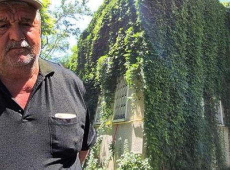 15 Yıldır G&ouml;n&uuml;ll&uuml; Olarak &Ccedil;alışıyor: Sarmaşıklı Cami&rsquo;nin Kahramanı Kim?