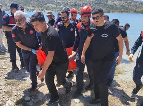 Balık Tutma Tutkusu Feci Bir Sonla Bitti: Uzaktan Kumandalı Botun Peşinden Gitti