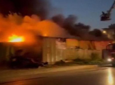 Başakşehir&rsquo;de Yangın Alarmı: İtfaiye Ekipleri Seferber Oldu!