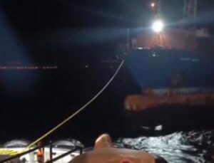 &Ccedil;anakkale Boğazı&rsquo;nda Tehlikeli Anlar: Kuru Y&uuml;k Gemisi Arızalandı!