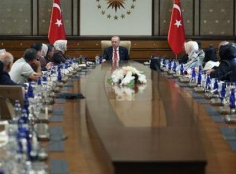 Cumhurbaşkanı Erdoğan, Kahramanmaraş’taki Okul Saldırısında Kaybedilen &Ouml;ğrencilerin Aileleriyle Buluştu