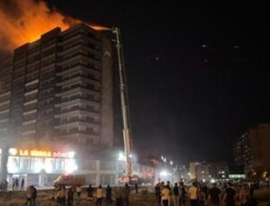 Diyarbakır&rsquo;da Alevler Y&uuml;kseliyor: Plaza Yangınında Ka&ccedil; Kişi Mahsur Kaldı?