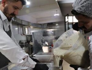El&acirc;zığlı Baba-Oğul İnovasyonu: Sosyal Medya Siparişleriyle G&uuml;nde 30 Kilo Satıyorlar!