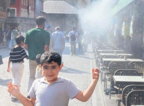 İstanbul İ&ccedil;in &Ccedil;ifte Sıcak Hava Tehlikesi: Termometreler 35&rsquo;i G&ouml;rebilir!