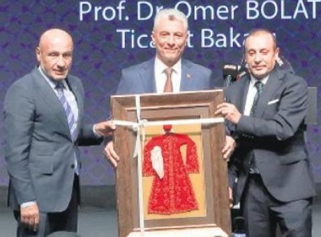 İstanbul, Moda D&uuml;nyasının Yeni Parlayan Yıldızı: Fuarlar ve İhracat Artışıyla Şaşırtıyor