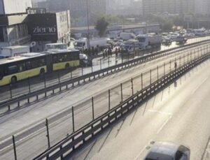 K&uuml;&ccedil;&uuml;k&ccedil;ekmece’de Feci Kaza: 3 Kişi Hayatını Kaybetti, Trafik Fel&ccedil; Oldu!