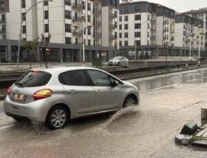 Malatya’da Sağanak Alarmı: Evler Su İ&ccedil;inde, &Uuml;reticiler Zarar G&ouml;rd&uuml;!