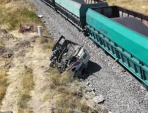 Malatya’da Tren-Kamyon &Ccedil;arpışması: S&uuml;r&uuml;c&uuml; Hayat M&uuml;cadelesi Veriyor!