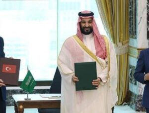 Mekke&rsquo;de Tarihi Zirve: T&uuml;rkiye, Suudi Arabistan ve Pakistan Ortak Savunma Anlaşması İmzaladı