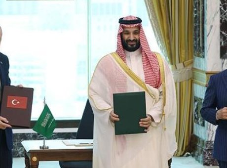 Mekke&rsquo;de Tarihi Zirve: T&uuml;rkiye, Suudi Arabistan ve Pakistan Ortak Savunma Anlaşması İmzaladı
