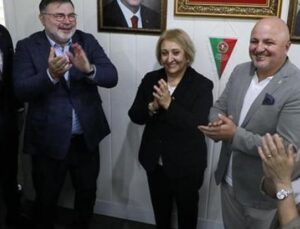 Menderes’te Sıra Dışı Devir: Cumhur İttifakı&rsquo;nın Yeni Y&uuml;z&uuml; Asuman Şen G&ouml;reve Başladı