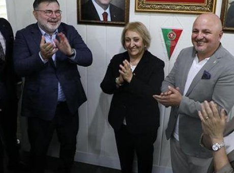 Menderes’te Sıra Dışı Devir: Cumhur İttifakı&rsquo;nın Yeni Y&uuml;z&uuml; Asuman Şen G&ouml;reve Başladı