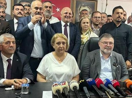 Menderes&rsquo;te Sıra Dışı Gelişme: Başkanvekilliğinde AK Parti Zaferi!