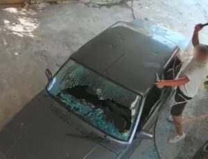 Mersin’de Eski Sevgili Dehşeti: Otomobile Satırla Saldırdı, Yakalandı!