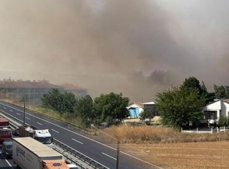 Silivri’nin Sıcak İkliminde Yangın Alarmı: Evler Tahliye Edildi!