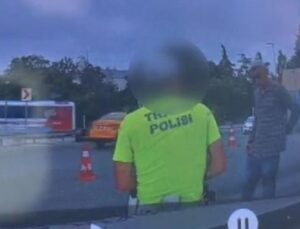 Soru Sorarken Bı&ccedil;akla Saldırdı: Polis Memuru Yaralandı, Ş&uuml;pheli Yakalandı!