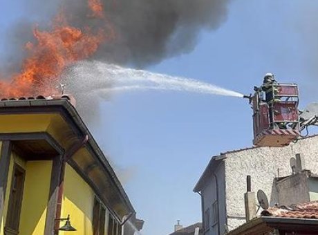 Tarihi Odunpazarı’nda Korkutan Yangın: 5 Yaralı, Soruşturma Başlatıldı