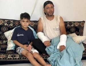 Toroslar’da Şok Kaza: Motosikletli Aileye İki Kez &Ccedil;arpan S&uuml;r&uuml;c&uuml; Olay Yerinden Ka&ccedil;tı