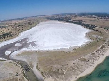 Trakya’da Sıcakların Şaşırtan Etkisi: Tuzla Kaplı G&ouml;l G&ouml;r&uuml;nt&uuml;leri!