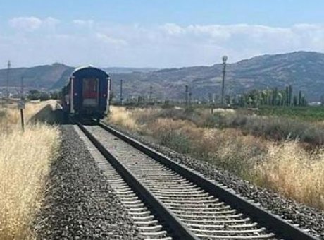 Tren Kazası Korkuttu: Tarım Aracında Hayatını Kaybeden Var!