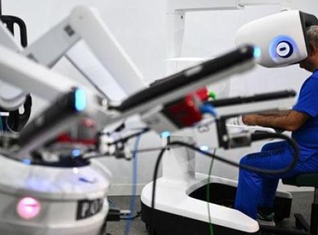 T&uuml;rkiye, Denizlerde Devrim Yaratıyor: TCG Anadolu ile Uzaktan Robotik Cerrahi D&ouml;nemi Başlıyor!
