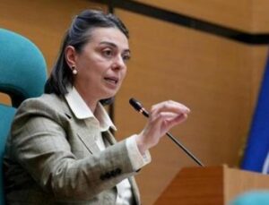 &Uuml;sk&uuml;dar’da Şok Gelişme: Belediye Başkanı Sinem Dedetaş Tutuklandı!