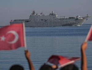 Yalova’da T&uuml;rk Donanması’ndan G&ouml;rkemli Selamlama: Mavi Vatan&rsquo;a Hazırlık!