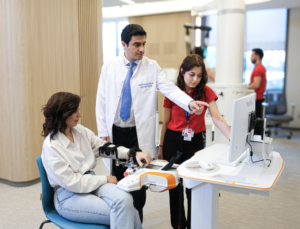 Dr. Mustafa&nbsp;&Ccedil;orum:&nbsp;&ldquo;Robotik Rehabilitasyon, Fel&ccedil;li Hastalarda&nbsp;Hareketi Yeniden &Ouml;ğretiyor&rdquo;