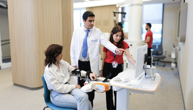 Dr. Mustafa&nbsp;&Ccedil;orum:&nbsp;&ldquo;Robotik Rehabilitasyon, Fel&ccedil;li Hastalarda&nbsp;Hareketi Yeniden &Ouml;ğretiyor&rdquo;